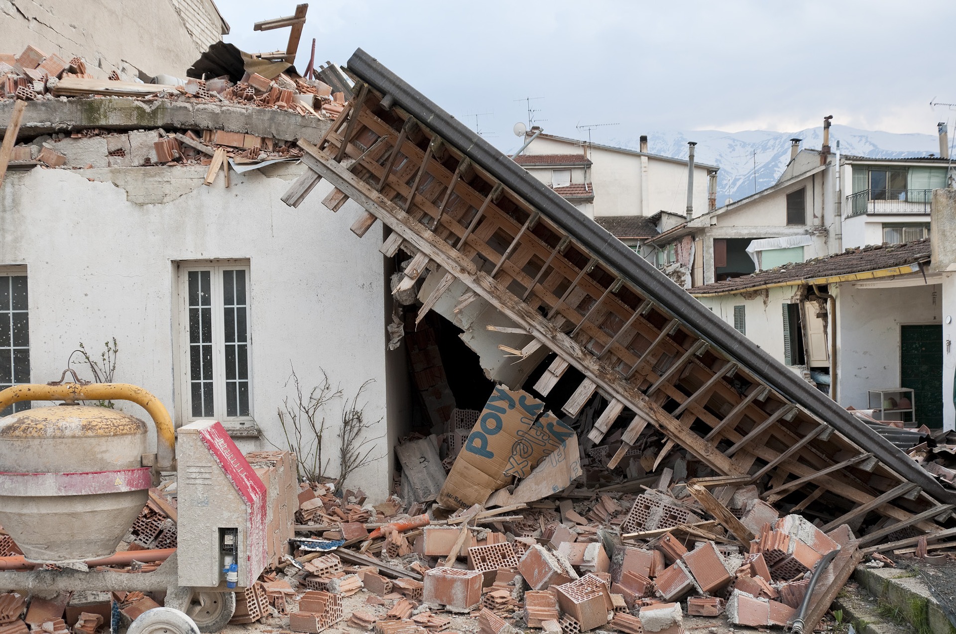 The image of damaged home from Earthquake at Abbotsford BC