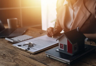 Tenant signing the tenant insurance document